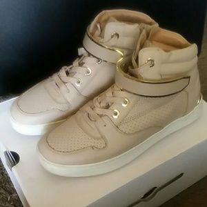 Beige sneakers with Gold detailing
